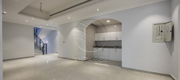 10 bedrooms Villa in Abu Dhabi, UAE No. 29397 21