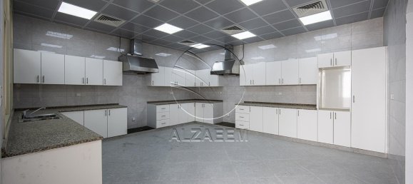 10 bedrooms Villa in Abu Dhabi, UAE No. 29397 6