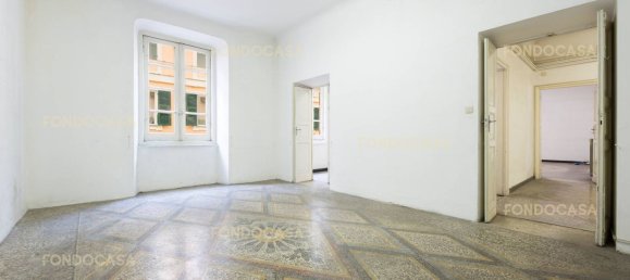 8 rooms Apartment in Genoa, Italy No. 35819 3