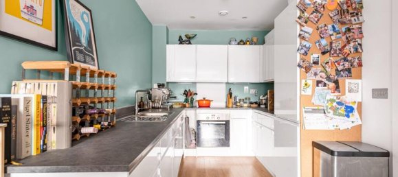 2 bedrooms Apartment in London, United Kingdom No. 12383 4