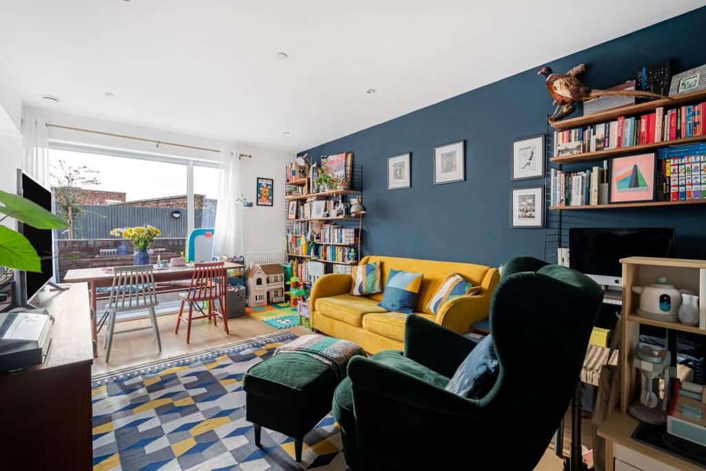 2 bedrooms Apartment in London, United Kingdom No. 12383