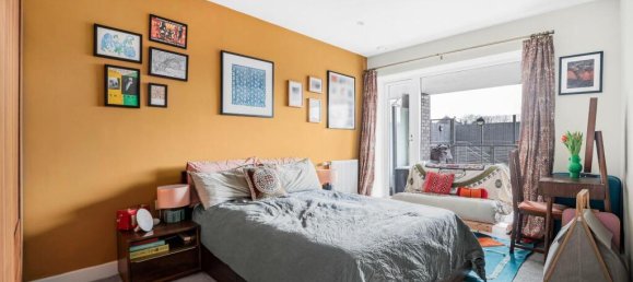 2 bedrooms Apartment in London, United Kingdom No. 12383 5