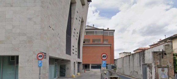 Garagem em Prato, Italy 298 m² N.º 298475 5