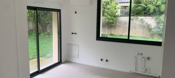 3 bedrooms House in Bievres, France No. 356795 7