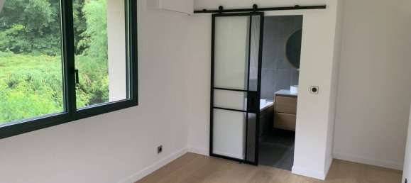 3 bedrooms House in Bievres, France No. 356795 11