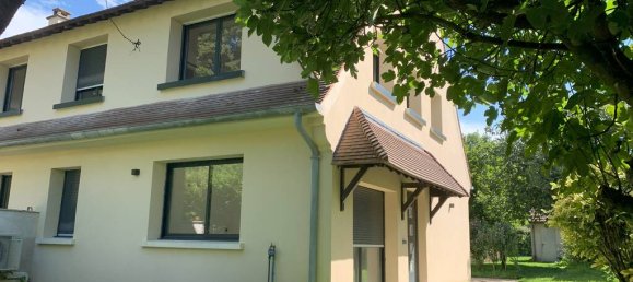 3 bedrooms House in Bievres, France No. 356795 4