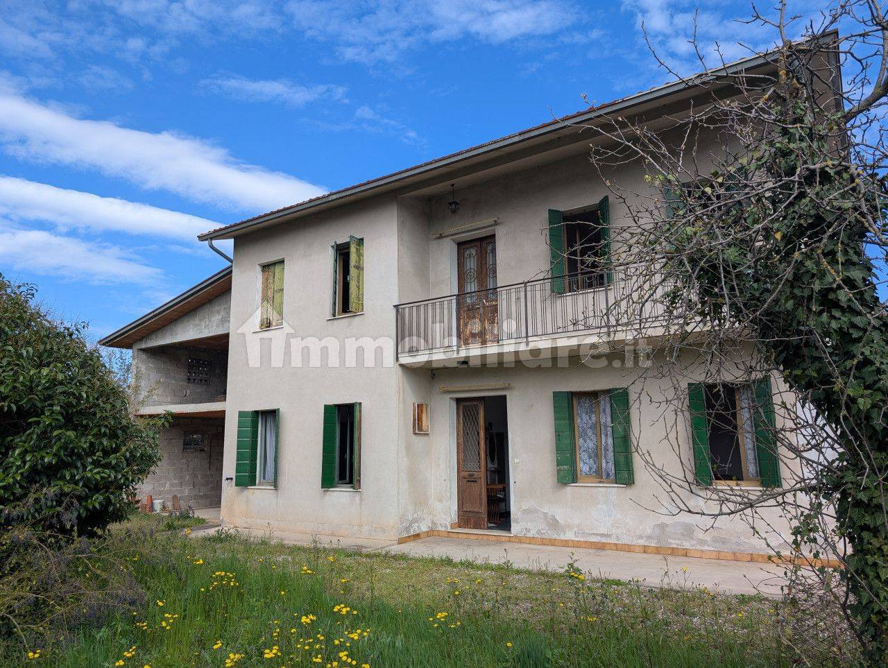 4 bedrooms House in Vedelago, Italy No. 323277