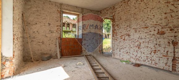 3 bedrooms House in Cossato, Italy No. 77980 8