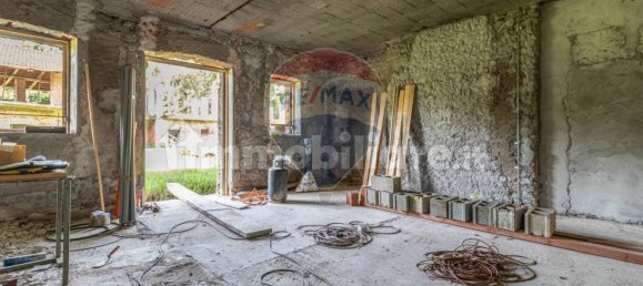 3 bedrooms House in Cossato, Italy No. 77980 7