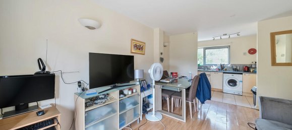 2 bedrooms Apartment in London, United Kingdom No. 7771 2