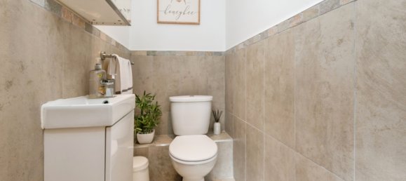  House in Mirfield, United Kingdom No. 2021 6