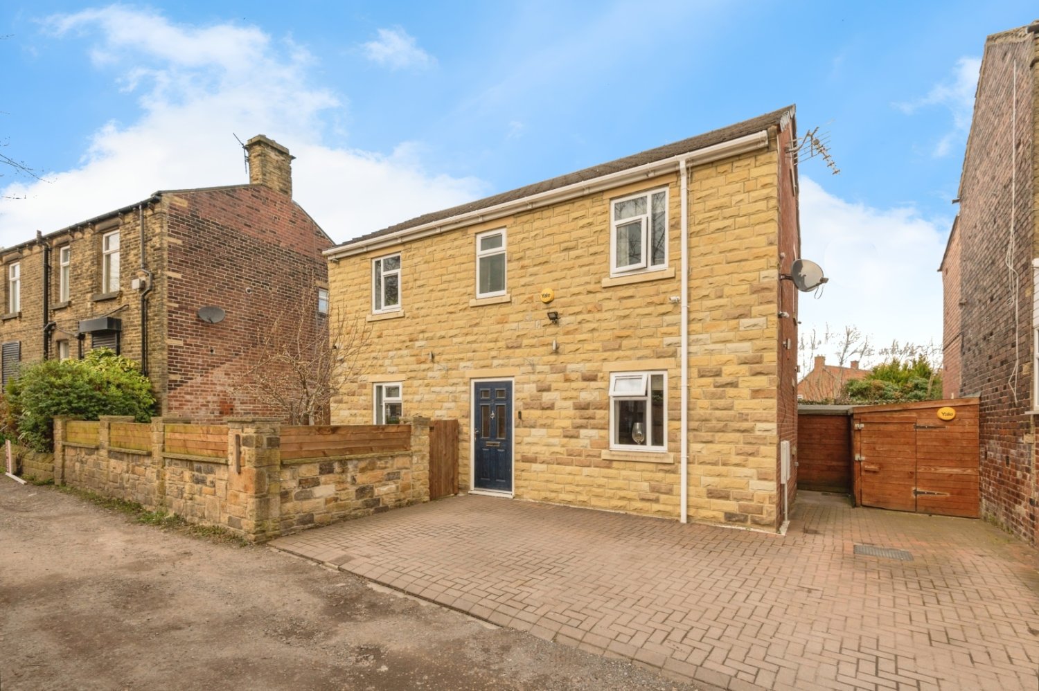  House in Mirfield, United Kingdom No. 2021