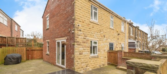  House in Mirfield, United Kingdom No. 2021 22