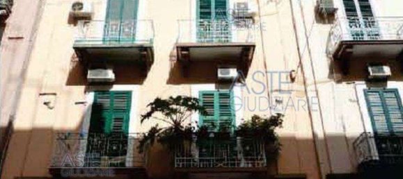 Квартира с 3 комнатами в Таранто, Италия № 30813 11