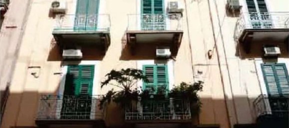 Квартира с 3 комнатами в Таранто, Италия № 30813 2