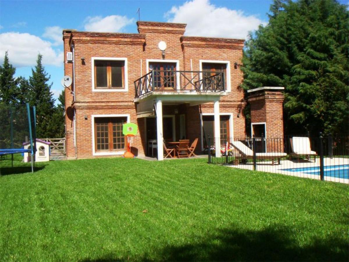 Дом с 3 спальнями в Пилар, Аргентина № 52454