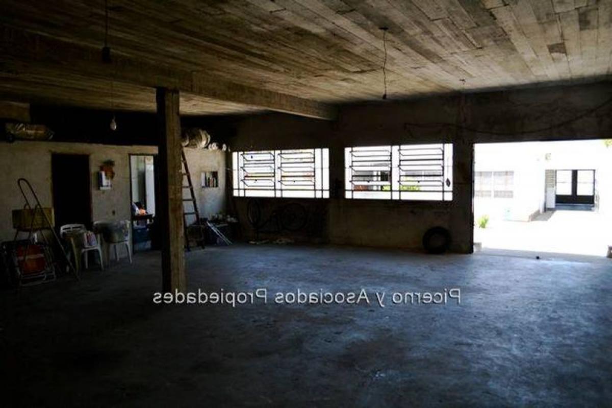 4 bedrooms House in Montevideo, Uruguay No. 9757