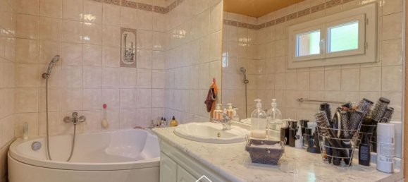 5 bedrooms Villa in Rhone, France No. 299107 24