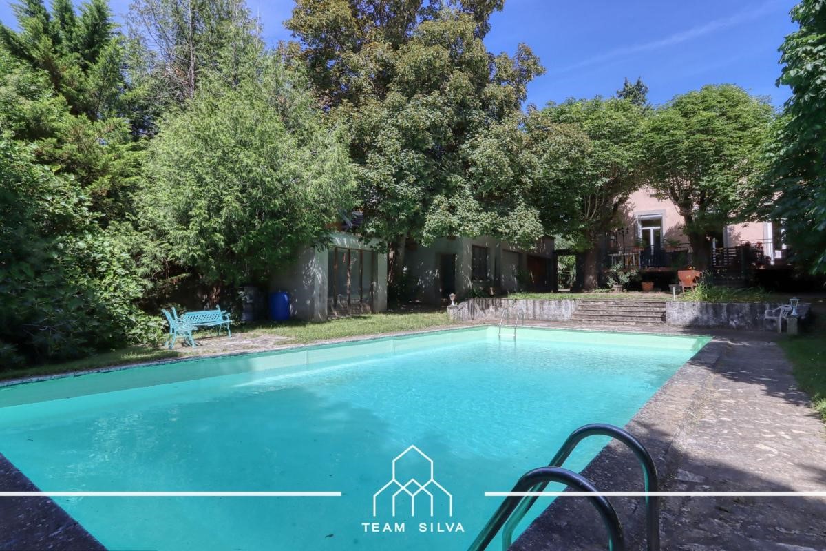 5 bedrooms Villa in Rhone, France No. 299107