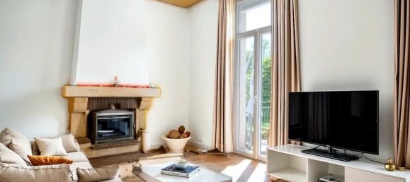 5 bedrooms Villa in Rhone, France No. 299107 3