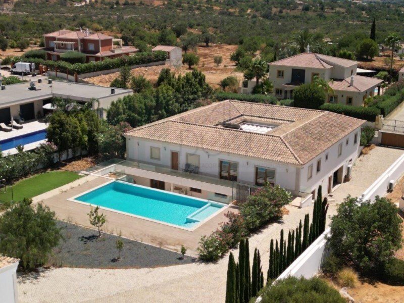 4 bedrooms Villa in Quelfes, Portugal No. 213554