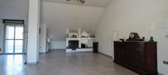 3-salle Appartement à Teramo, Italy No. 294267 4