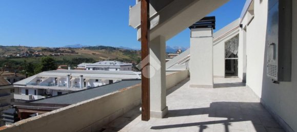 3-salle Appartement à Teramo, Italy No. 294267 12