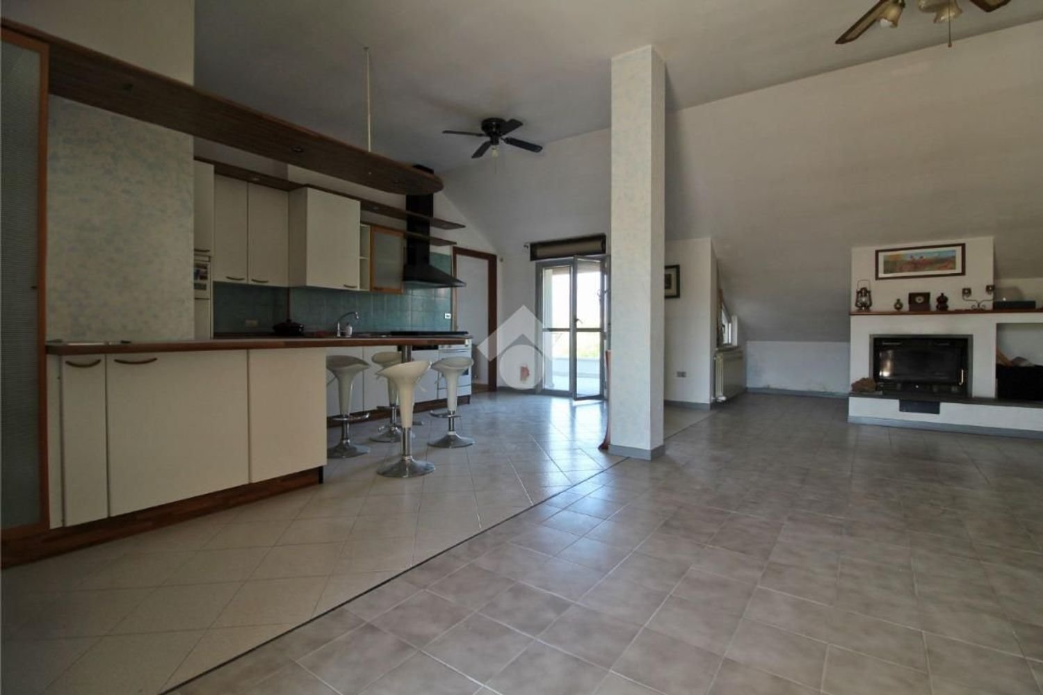 3-salle Appartement à Teramo, Italy No. 294267