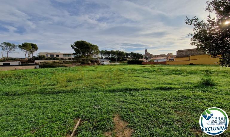  Land in Garriguella, Spain No. 73528
