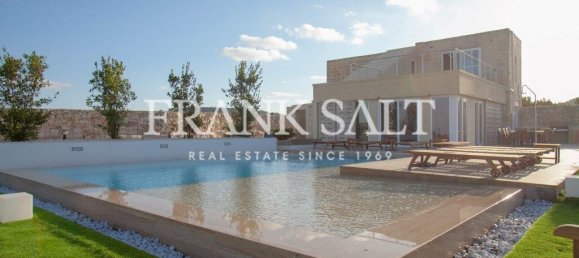 3 bedrooms House in Siggiewi, Malta No. 8872 4