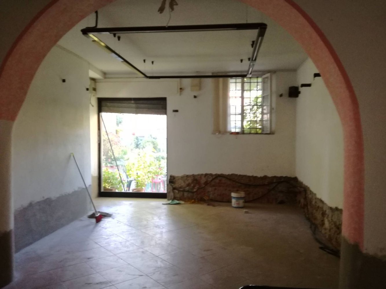 Gewerbliche Immobilie in Vicopisano, Italy 55m², Nr. 102360