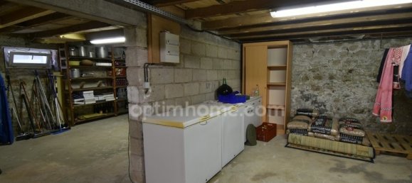 Edificio de 4 dormitorios en Rostrenen, France No. 190067 15