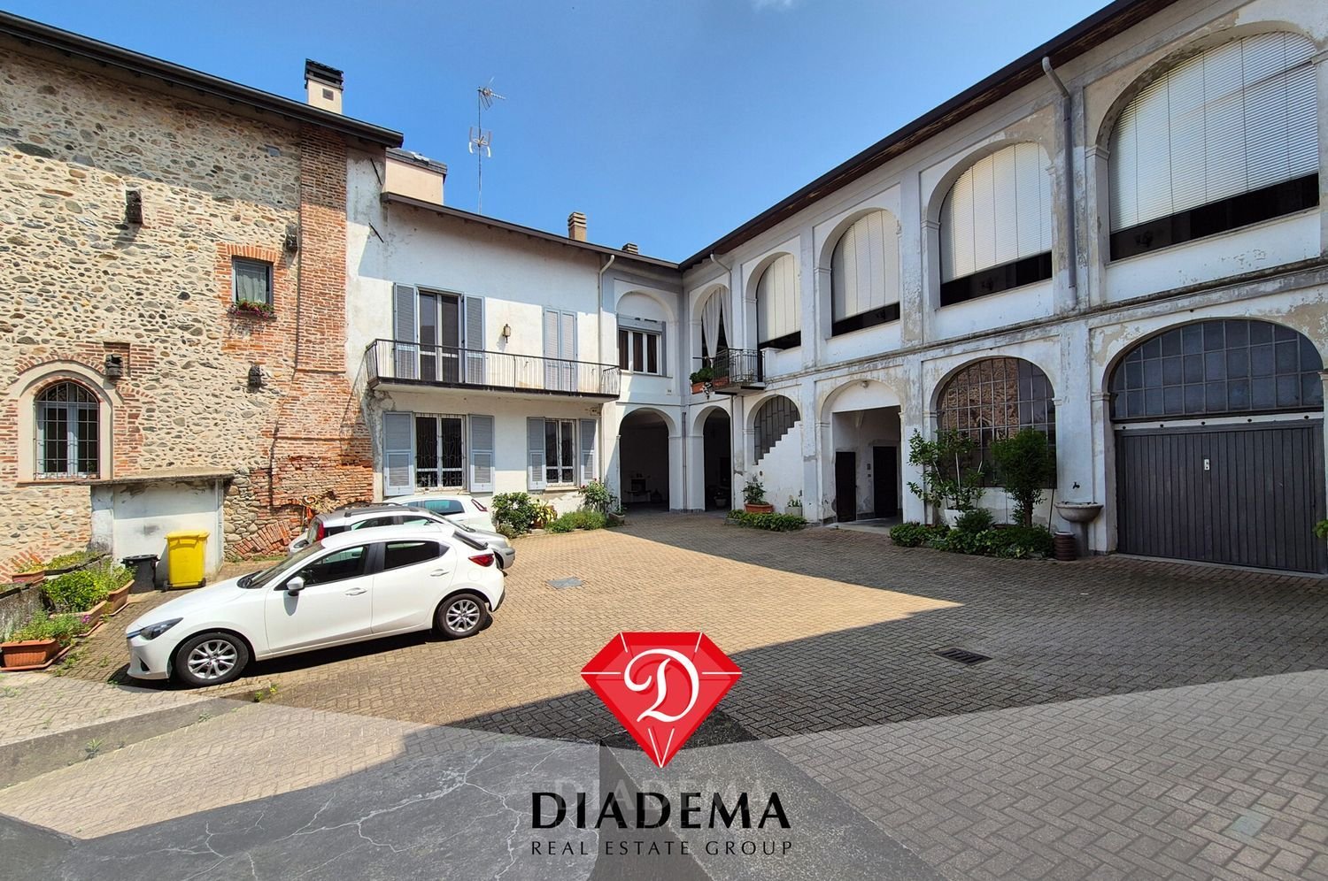 186m² Building in Besnate, Italy No. 363509