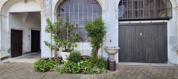 186m² Building in Besnate, Italy No. 363509 3