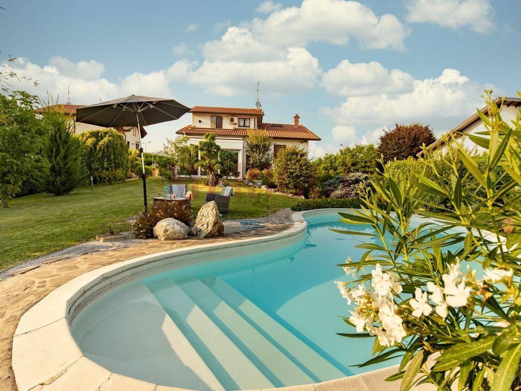 Villa de 9 divisões em Lomagna, Italy N.º 87118