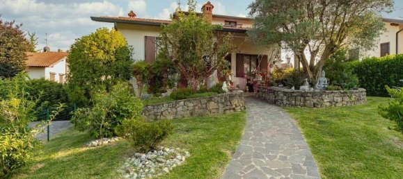 9 rooms Villa in Lomagna, Italy No. 87118 2