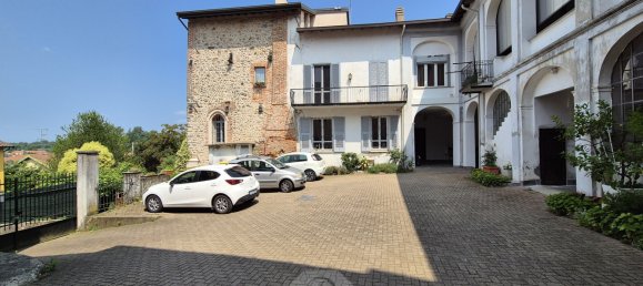 3 bedrooms Castles in Besnate, Italy No. 334630 2