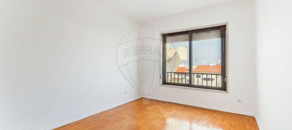 3 bedrooms Apartment in Lisbon, Portugal No. 169647 2