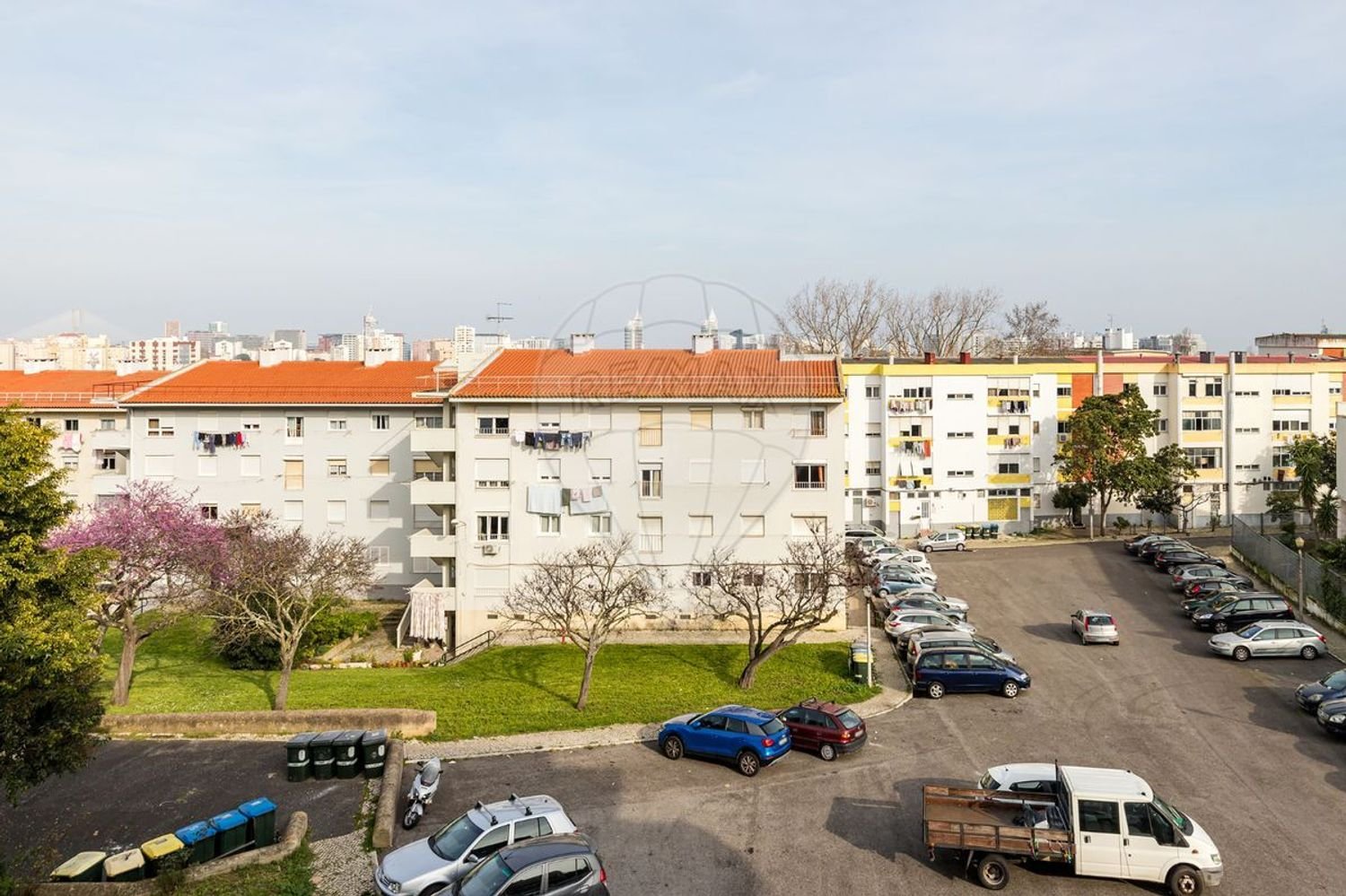 3 bedrooms Apartment in Lisbon, Portugal No. 169647