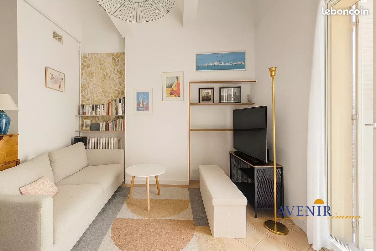 2 bedrooms Apartment in Marseille, France No. 336906