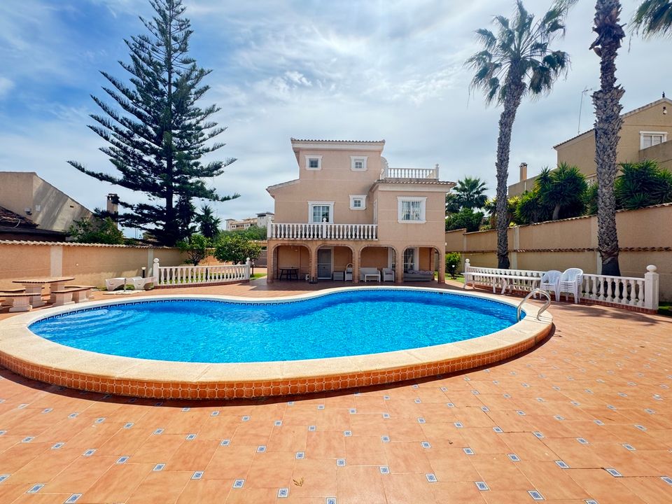 5 chambres Villa à La Zenia, Spain No. 183546