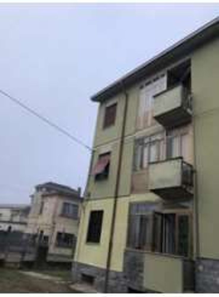 5 rooms Apartment in Vigevano, Italy No. 306701