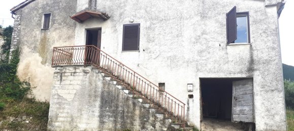 8-Zimmer Haus in Poggio San Vicino, Italy, Nr. 300800 3