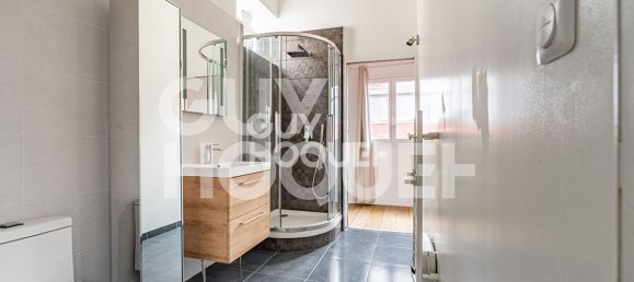 3 bedrooms House in Colombes, France No. 175247 9