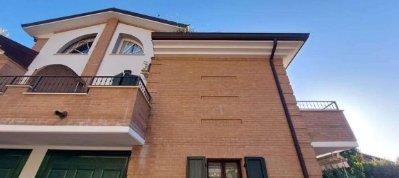 8 bedrooms House in Carpi, Italy No. 347658 3