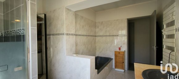 Casa de 3 dormitorios en Castelnau-de-Guers, France No. 198130 7