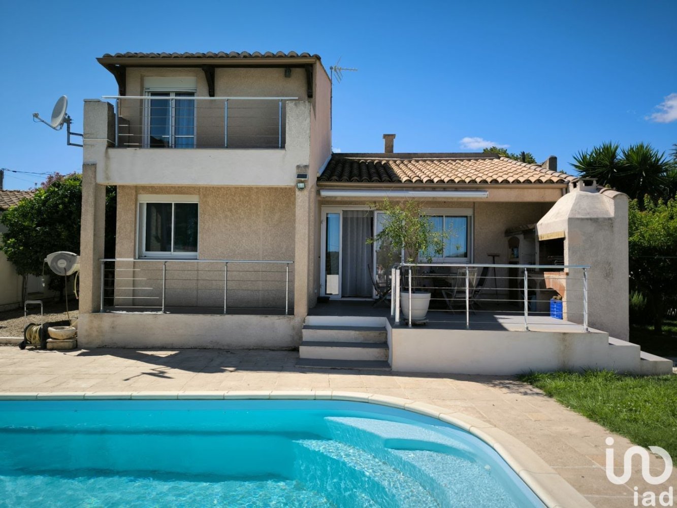 Casa de 3 dormitorios en Castelnau-de-Guers, France No. 198130