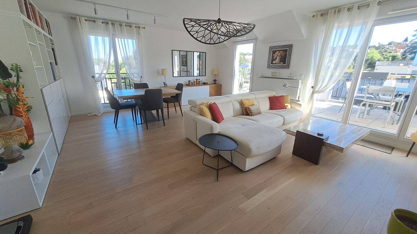 Dúplex de 3 dormitorios en Chambourcy, France No. 325835