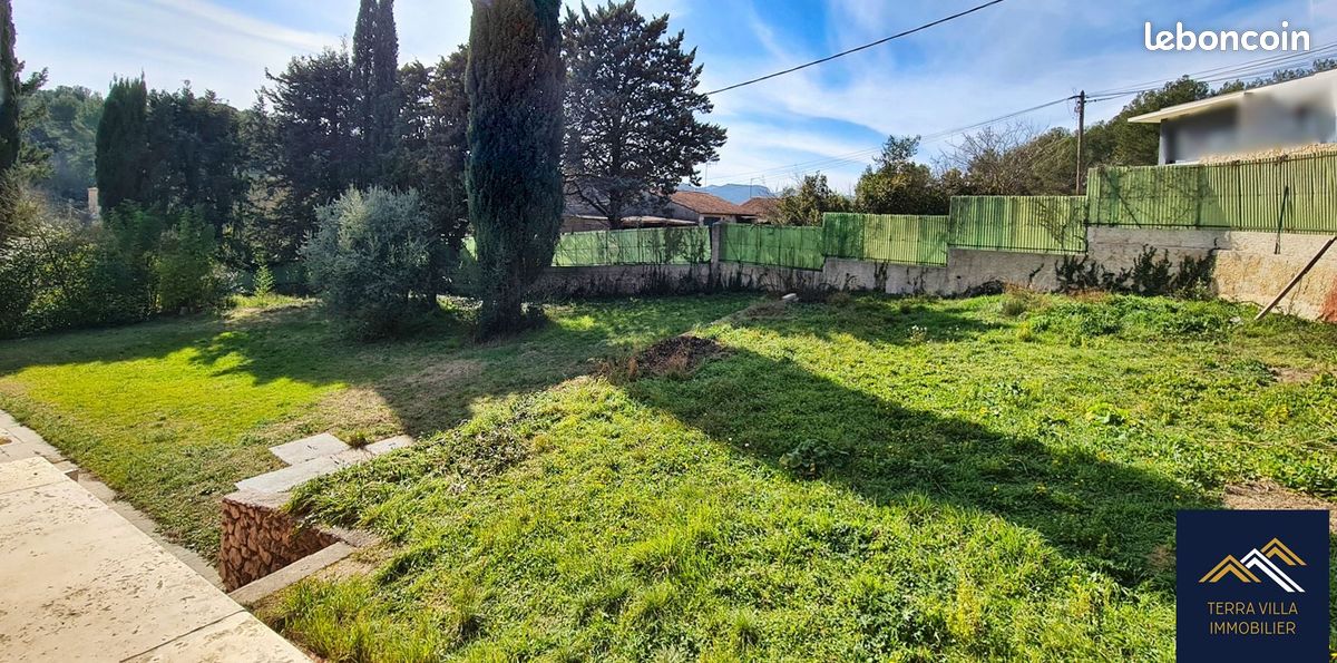  قطعة أرض في Aubagne, France رقم 99804