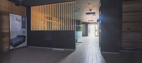 553m² Commercial property in Rome, Italy No. 155754 19